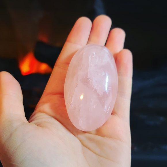 Rose Quartz big Palm Stone 🤩 - Picture 2 of 4